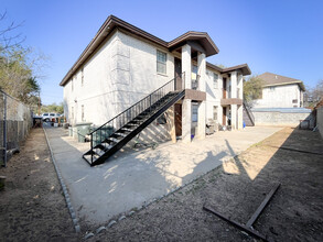 817 E Kearney St in Laredo, TX - Building Photo - Building Photo