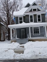 964 N Court St in Rockford, IL - Building Photo