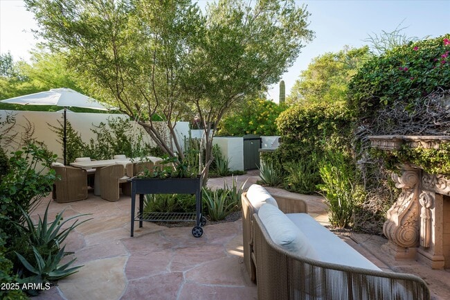 property at 5101 N Casa Blanca Dr