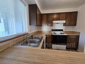 140 NE Atkinson Ct in Roseburg, OR - Building Photo - Building Photo