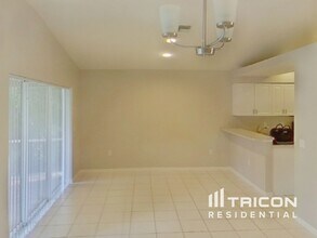 184 Jennifer Dr in Rotonda West, FL - Foto de edificio - Building Photo