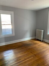 274 Park Rd, Unit 2e in West Hartford, CT - Building Photo - Building Photo