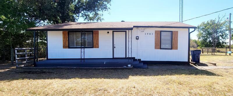 1901 W Jack Finney Blvd in Greenville, TX - Foto de edificio