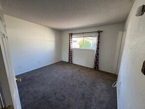 438 W Ward Ave in Ridgecrest, CA - Building Photo - Building Photo