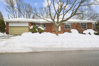 201 Fenn Ave in Toronto, ON - Building Photo - Building Photo