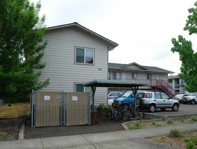 725 SW 13th St in Corvallis, OR - Foto de edificio - Building Photo