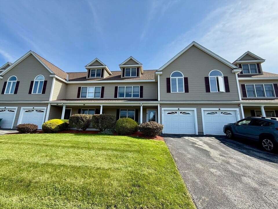 218 Rangeway Rd in Billerica, MA - Building Photo