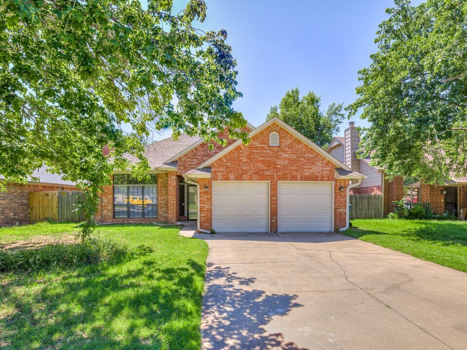 1409 Del Norte Dr in Edmond, OK - Building Photo
