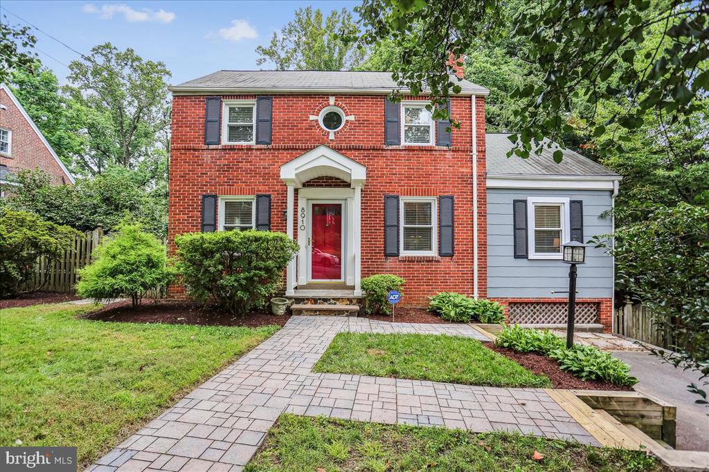 8910 Bradford Rd in Silver Spring, MD - Building Photo
