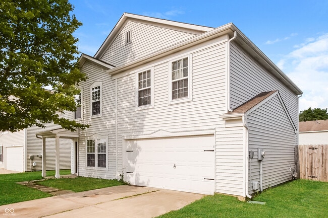 8118 Gathering Ln in Indianapolis, IN - Building Photo - Building Photo