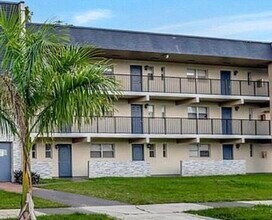 7820 S Colony Cir in Tamarac, FL - Building Photo - Building Photo