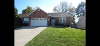 2224 Madero Dr in Belleville, IL - Building Photo