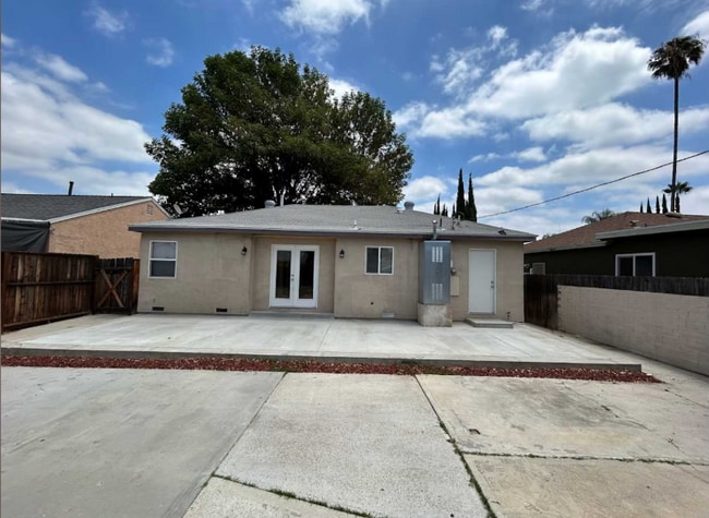 6935 Quakertown Ave in Los Angeles, CA - Building Photo - Building Photo