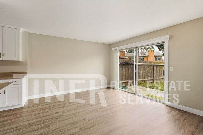 6355 Villa Dr in Sacramento, CA - Building Photo - Building Photo