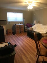 4 Nixon Ln, Unit 1W in Stoneham, MA - Foto de edificio - Building Photo