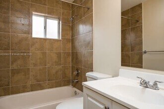 7300 W 34th Ct in Hialeah, FL - Building Photo - Building Photo