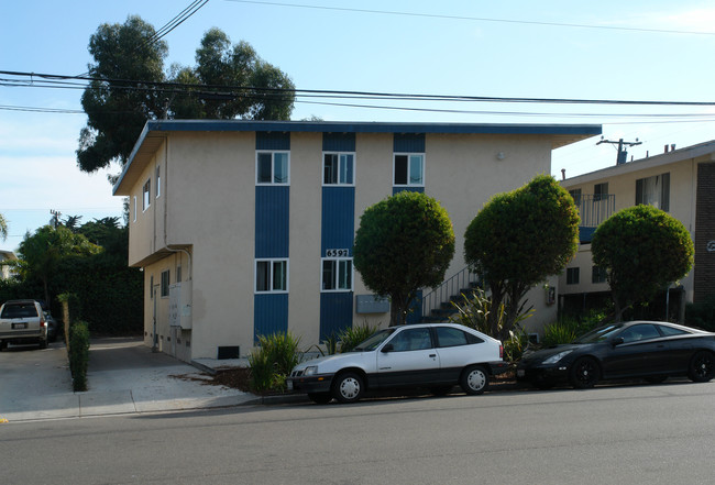 6597 Sabado Tarde Rd in Goleta, CA - Foto de edificio - Building Photo