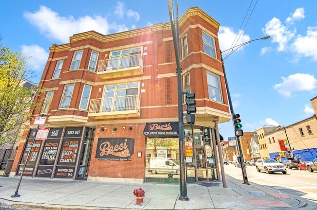 2557 N Halsted