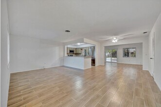 3111 Chase Cir in Sarasota, FL - Building Photo - Building Photo