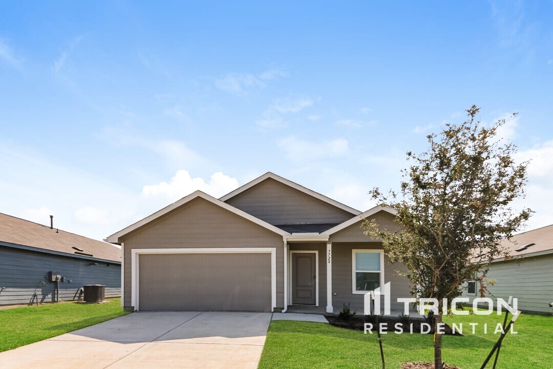 7728 Marshall Ln in McKinney, TX - Foto de edificio