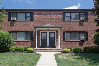 Hillside Apartments in Edison, NJ - Foto de edificio - Building Photo