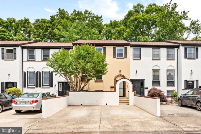 property at 2909 Espana Ct