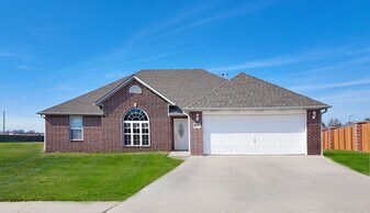 5005 David Dr in Siloam Springs, AR - Building Photo