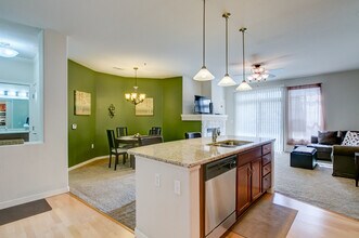 13456 Via Varra, Unit 329 in Broomfield, CO - Foto de edificio - Building Photo
