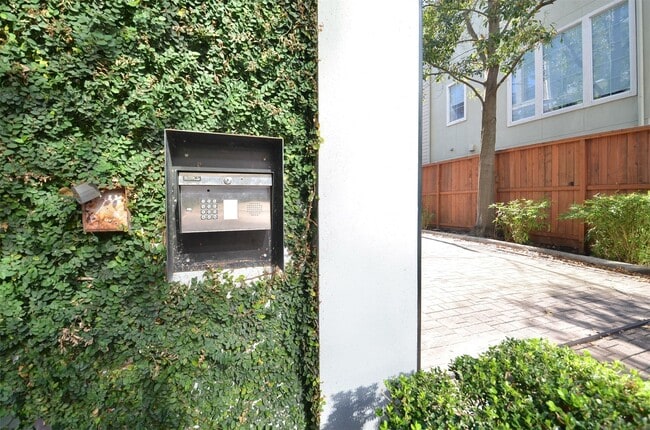 1818 Binz St in Houston, TX - Building Photo - Building Photo