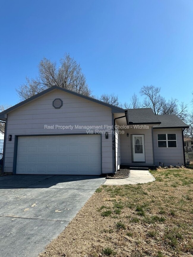 property at 1450 N Green St