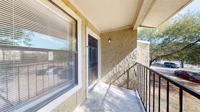 301 Manuel Dr, Unit D in College Station, TX - Foto de edificio - Building Photo