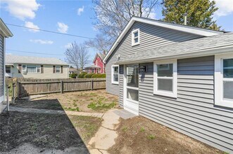 296 Woodward Ave, Unit Rear in East Providence, RI - Building Photo - Building Photo