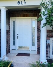 613 Pheasant Trl in St. Charles, IL - Building Photo - Building Photo
