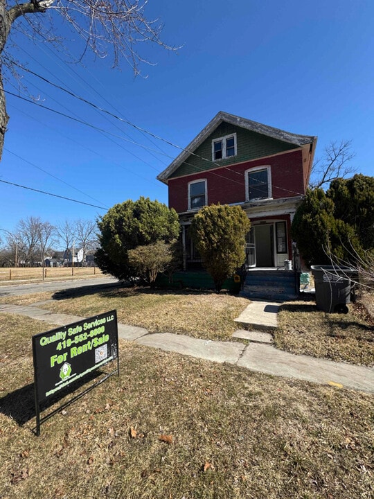 1026 Marmion Ave in Toledo, OH - Building Photo