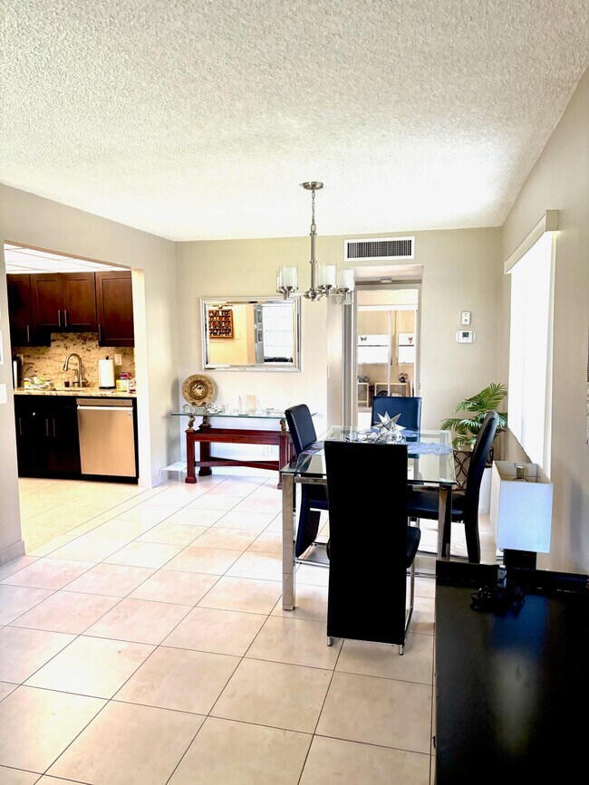 591 Normandy Ln in Delray Beach, FL - Building Photo - Building Photo