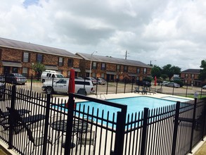 Bell Downs Apartments in Lafayette, LA - Building Photo - Building Photo