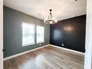 1953 Canyon Live Oak St in Conroe, TX - Foto de edificio - Building Photo