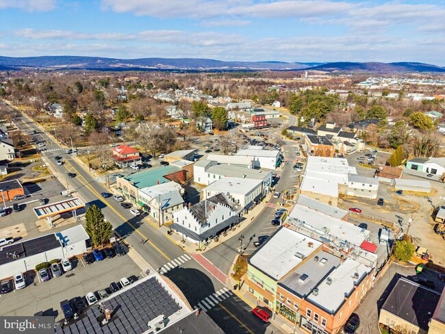 117 N 21st St in Purcellville, VA - Foto de edificio - Building Photo