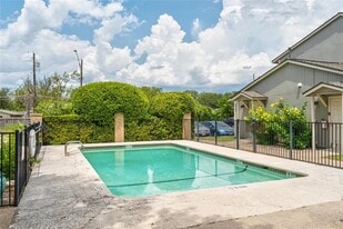 2450 Ashdale Dr in Austin, TX - Building Photo