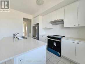56 Morrison Cres in Whitby, ON - Building Photo - Building Photo