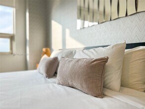 3250 NE 1st Ave in Miami, FL - Building Photo - Building Photo