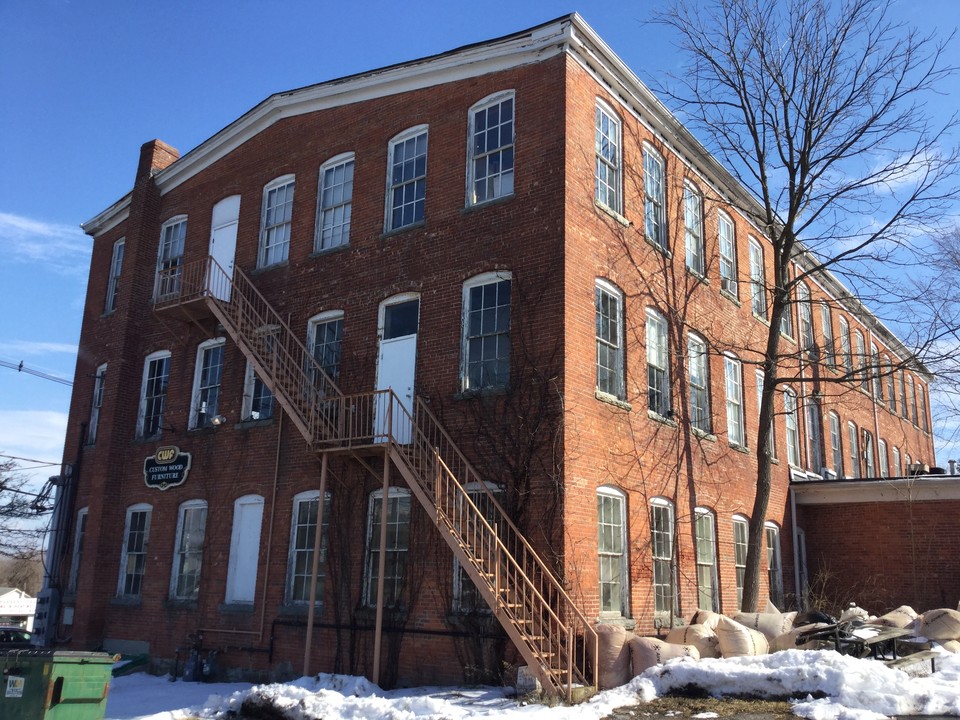 37 E Clinton St in Newton, NJ - Foto de edificio