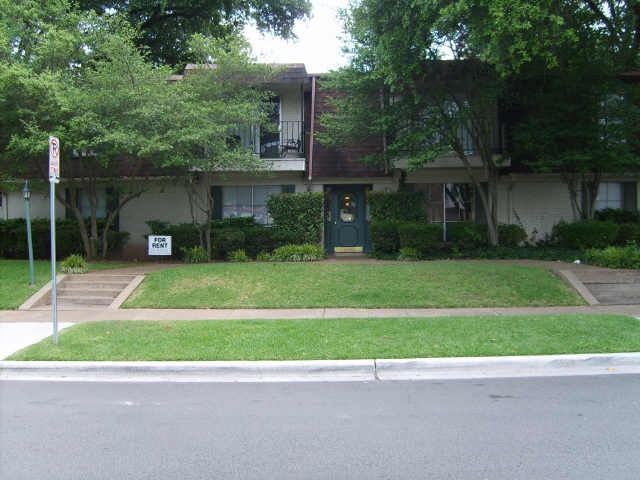 3911 Holland Ave in Dallas, TX - Building Photo - Building Photo