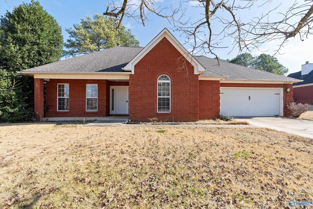 101 Cedar Hollow Ct in Huntsville, AL - Foto de edificio