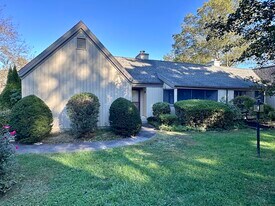 152b Apache Ln in Stratford, CT - Building Photo