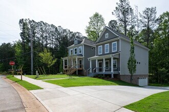 1672 Eagle Dr in Woodstock, GA - Building Photo - Building Photo
