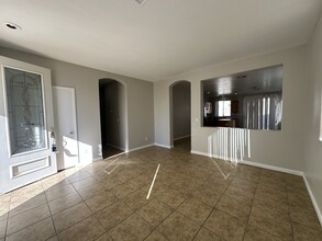 9838 Shadow Grove Ave in Las Vegas, NV - Building Photo - Building Photo