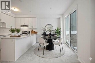 901 Douro St in Stratford, ON - Building Photo - Building Photo