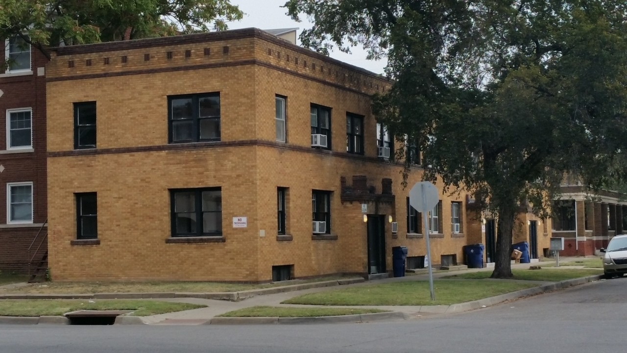 306 E Pine St in Wichita, KS - Building Photo