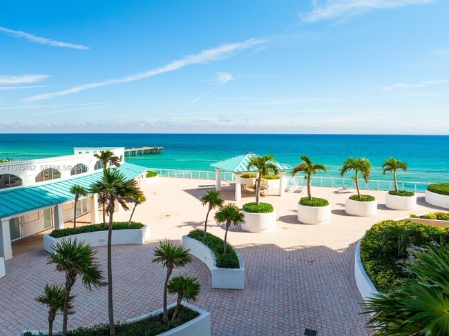 16445 Collins Ave in Sunny Isles Beach, FL - Foto de edificio - Building Photo